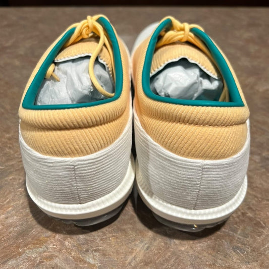 Victory Tour Rather Lucky Than Good - Sz 9.5