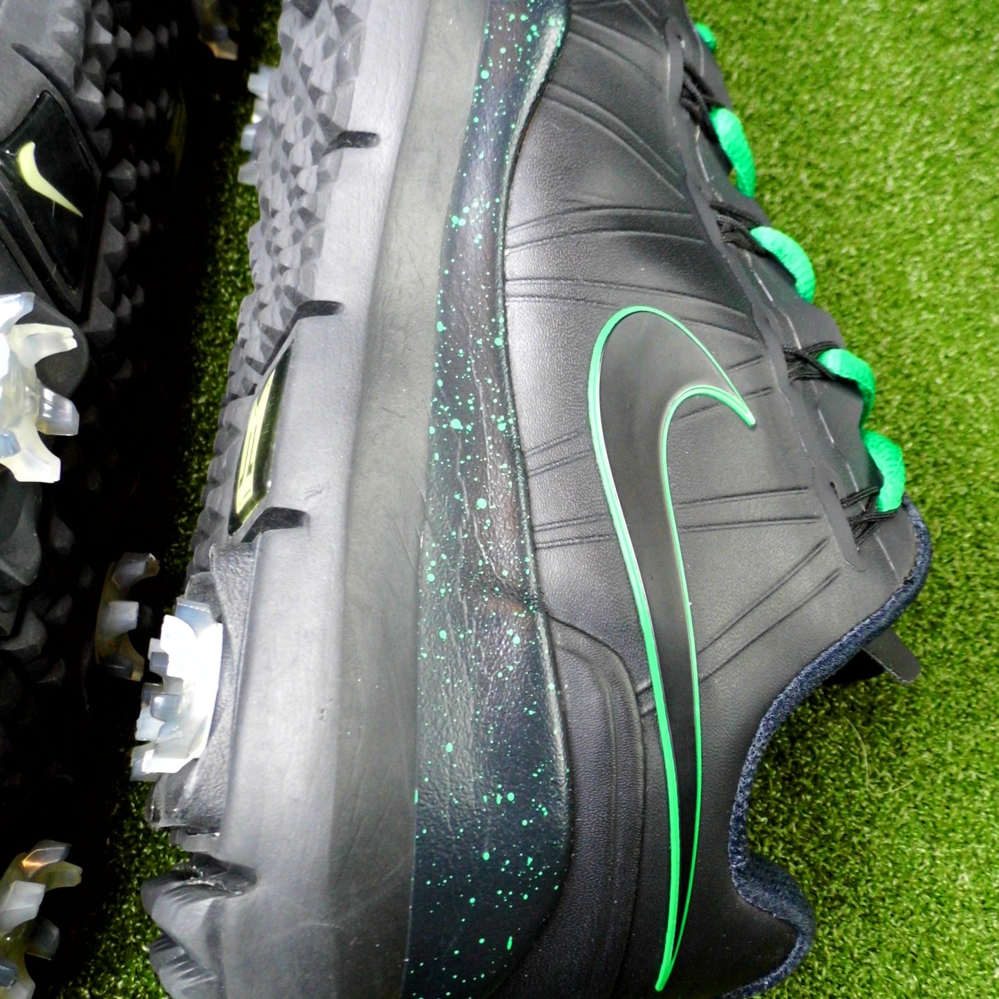 TW 14 Nike iD Black/Green - Sz 11